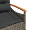 Szürke polyrattan kerti pad párnával 116 x 62,5 x 74