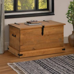 Tömör fenyőfa halden tárolószekrény 91x48x47 cm