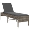 Szürke polyrattan napozóágy párnával 55x200x44 cm