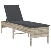Világosszürke polyrattan napozóágy párnával 55x200x44 cm