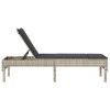 Világosszürke polyrattan napozóágy párnával 55x200x44 cm