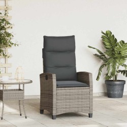 Szürke polyrattan fekvő kerti szék oldalsó asztallal
