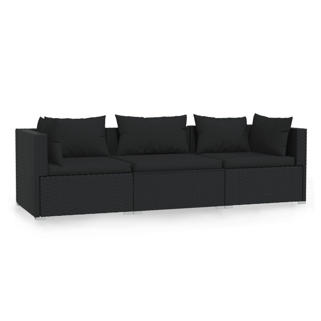 Fekete háromszemélyes polyrattan kanapé párnákkal