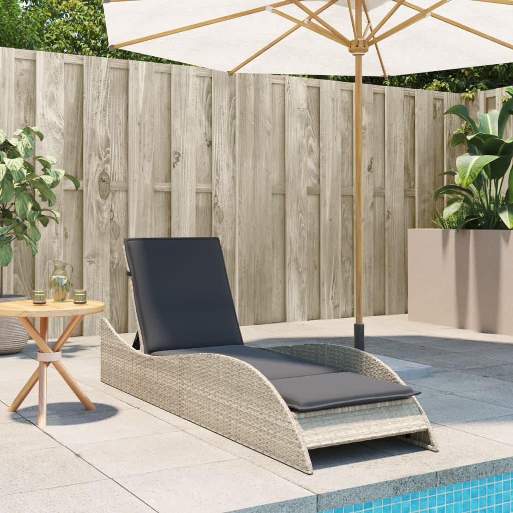 Világosszürke polyrattan napozóágy párnával 60x205x73 cm