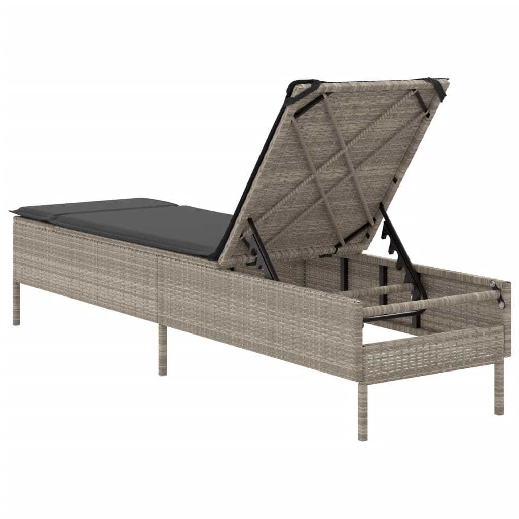 Világosszürke polyrattan napozóágy párnával