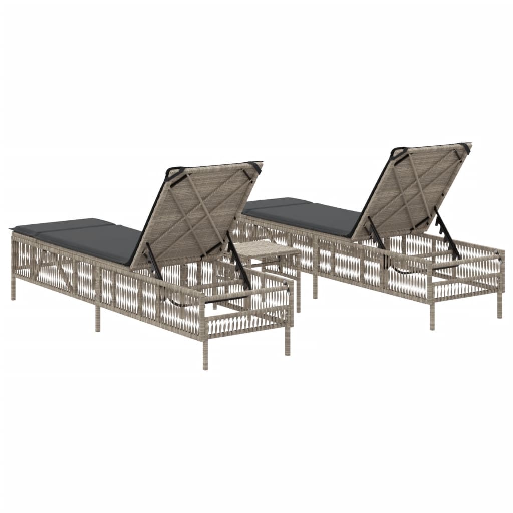 2 db világosszürke polyrattan napozóágy asztallal